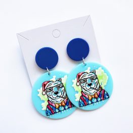 bear-just-chilling-out-christmas-earrings-2a