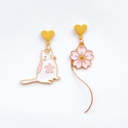 cute-mismatched-floral-cat-earrings-1a