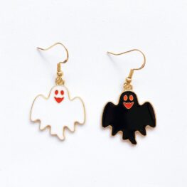 black-or-white-ghost-halloween-earrings-1