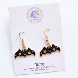 glittery-bats-on-halloween-earrings-1