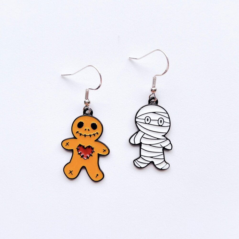 gingerbread-mummy-enamel-halloween-earrings-1