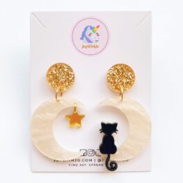 over-the-moon-cat-earrings-gold-1