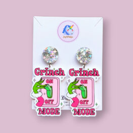 funny-grinch-mode-on-christmas-earrings-2